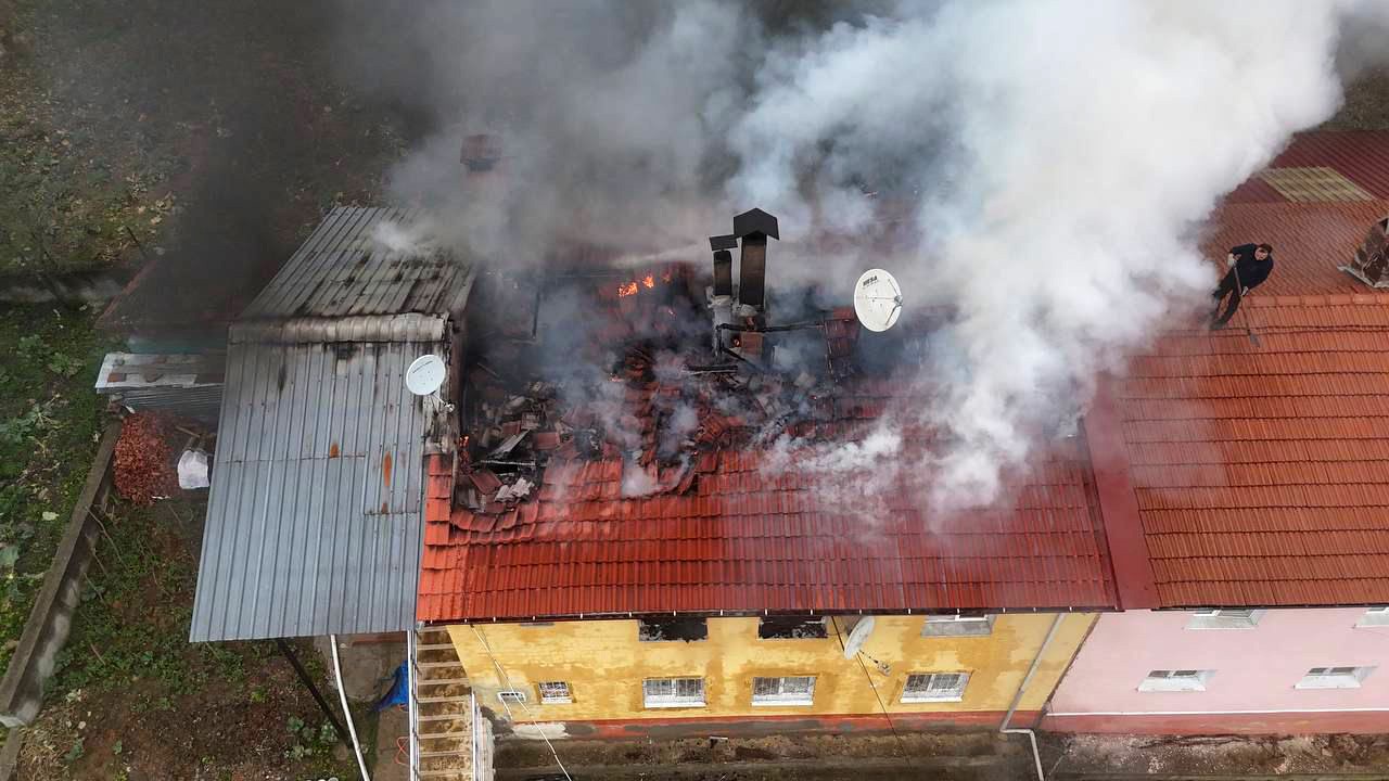  Bartın'da afet konutlarında çıkan yangın paniğe neden oldu