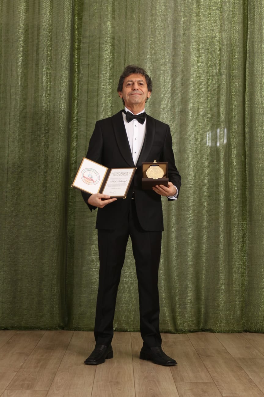 Dünyaca Ünlü Yazar Akif Manaf 2025 Yılı International Peace Prize Ödülü’nü Aldı
