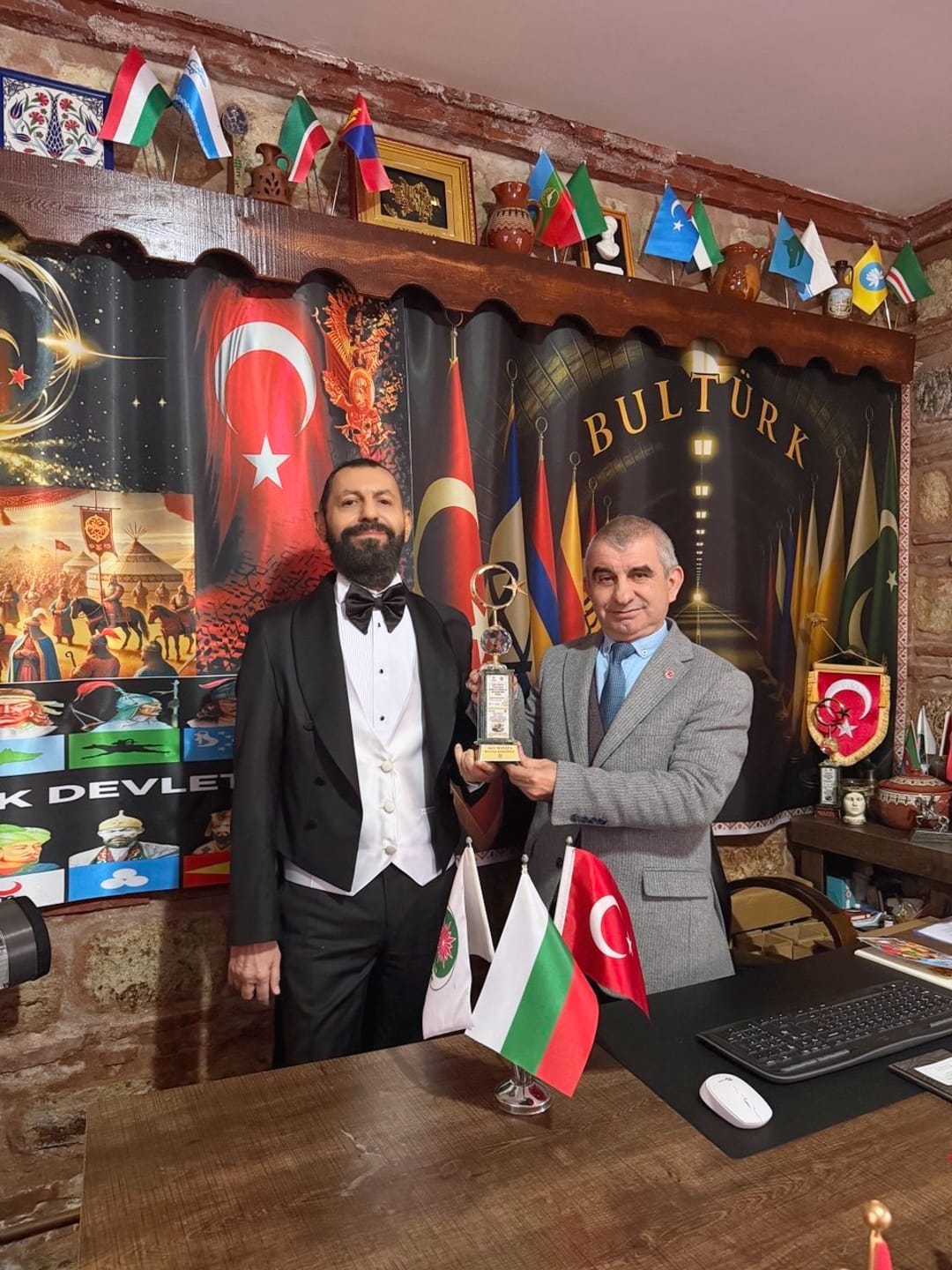 Ünlü Yazar Akif Manaf’a BULTÜRK Barış Ödülü  