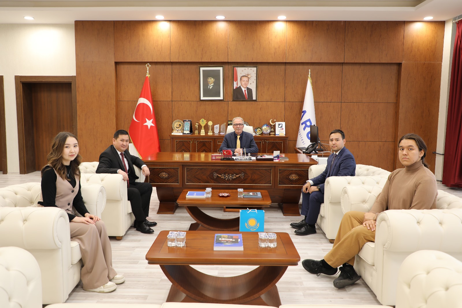 Kazakistan İstanbul Başkonsolosu Amankul, BARÜ’yü ziyaret etti